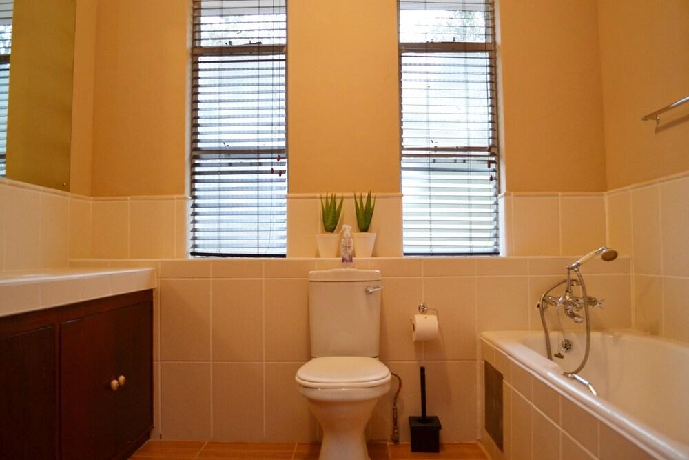 B At Home Guest House Piet Retief Exterior photo