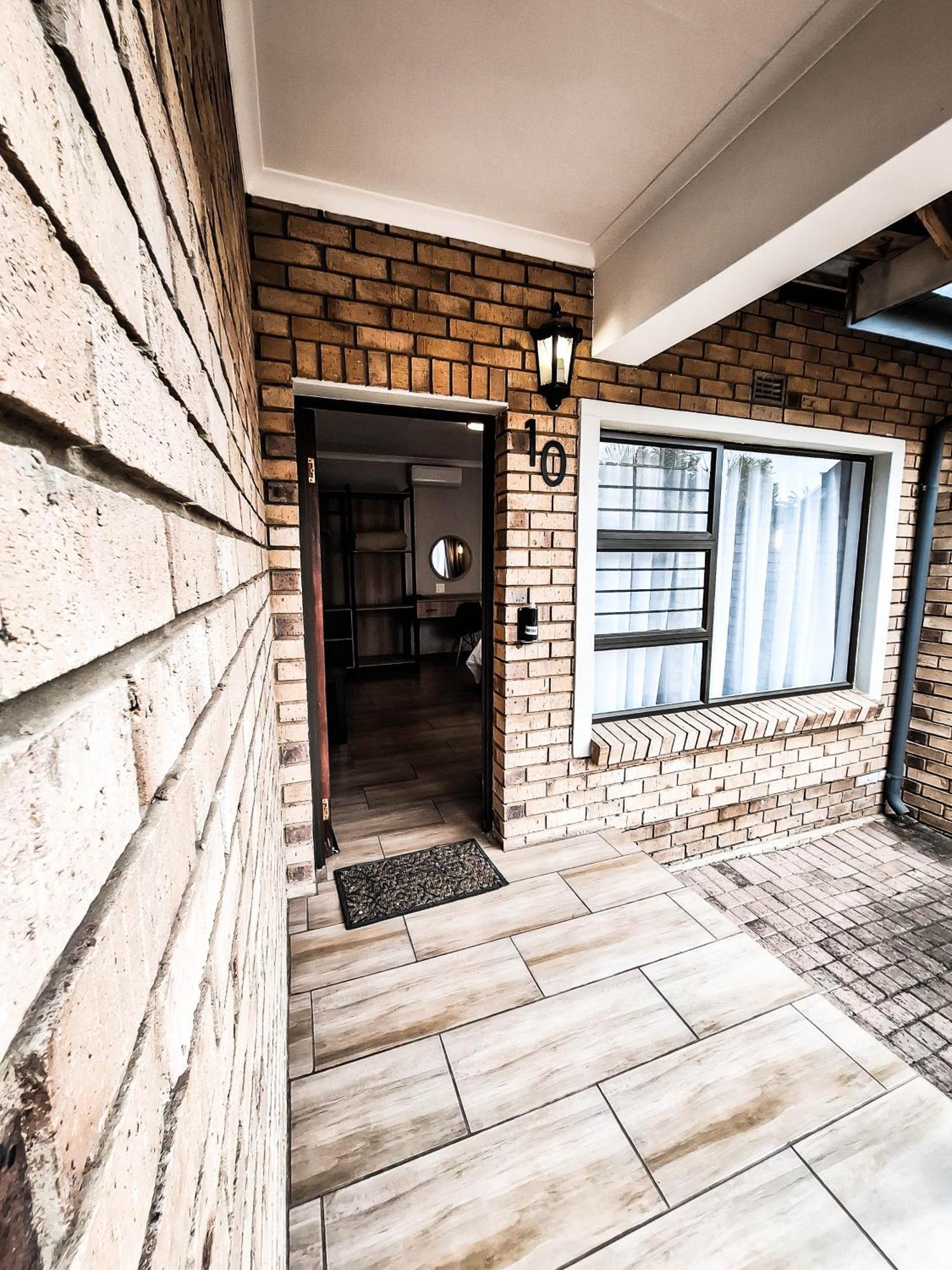 B At Home Guest House Piet Retief Exterior photo
