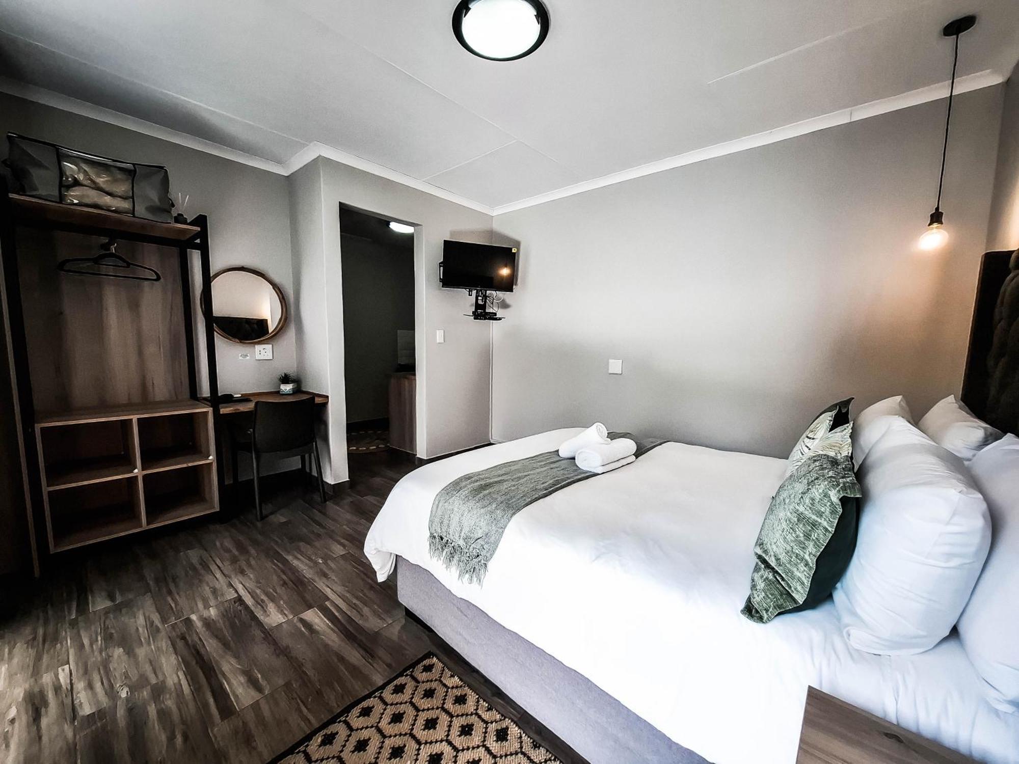 B At Home Guest House Piet Retief Exterior photo