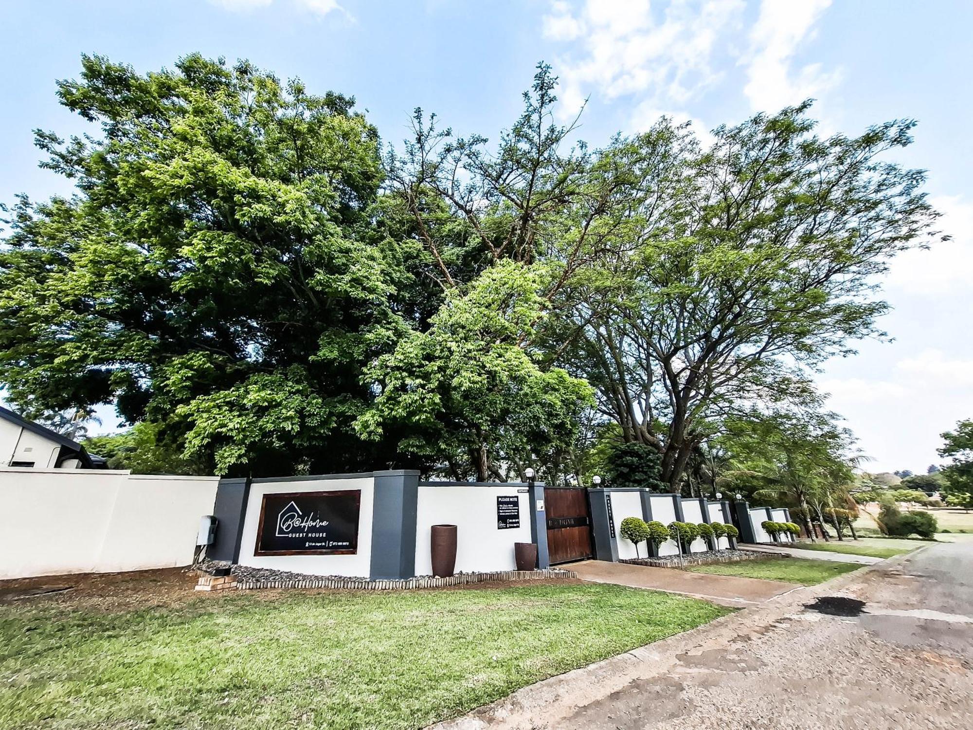 B At Home Guest House Piet Retief Exterior photo