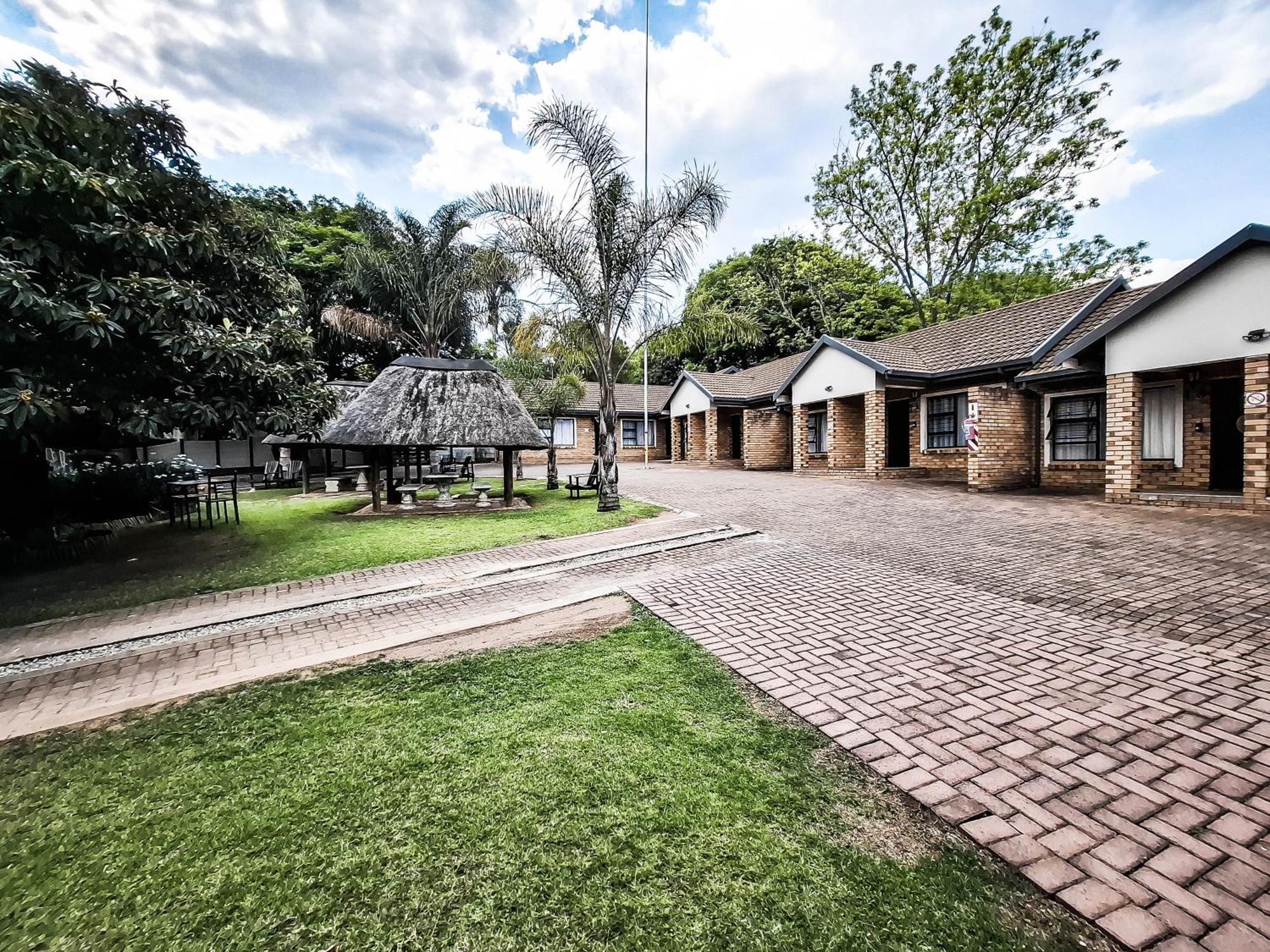 B At Home Guest House Piet Retief Exterior photo