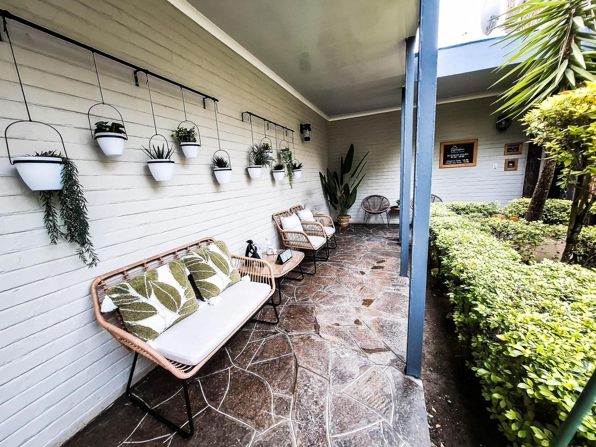 B At Home Guest House Piet Retief Exterior photo