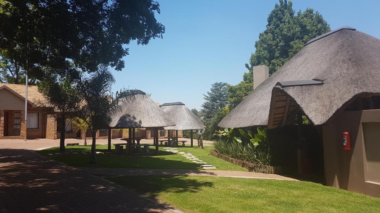 B At Home Guest House Piet Retief Exterior photo